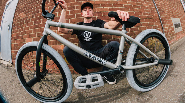 Alex Donnachie ALVX-1000 Bike Check